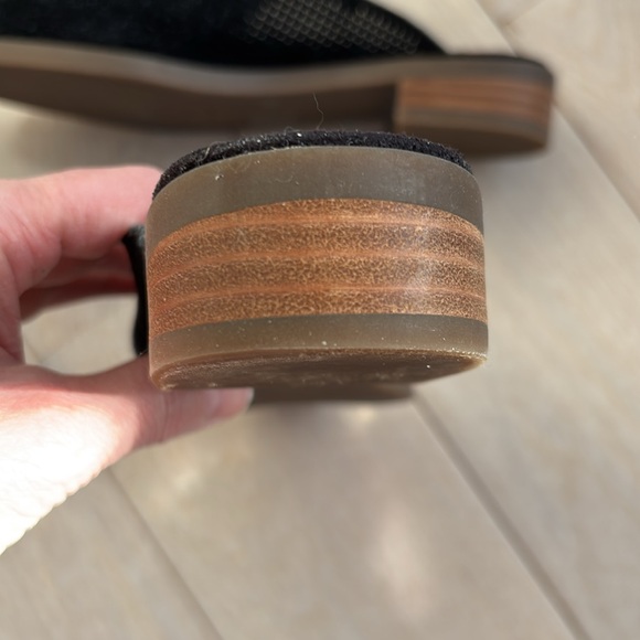 Lucky brand, black leather slip on flats - Picture 7 of 8